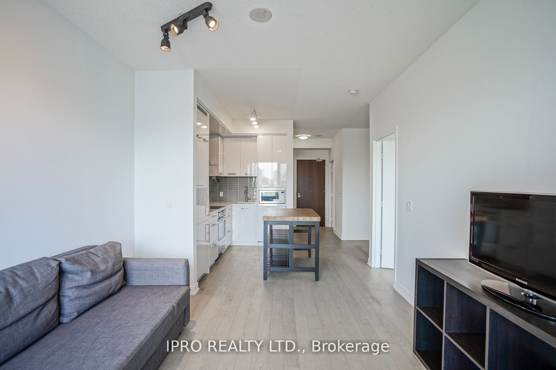 120 Bayview Ave, #N619