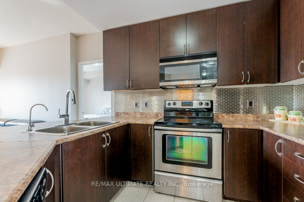 872 Sheppard Ave W, #703