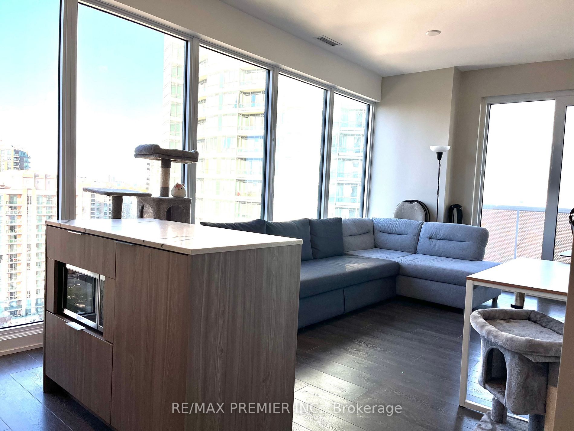 15 Holmes Ave, #1708