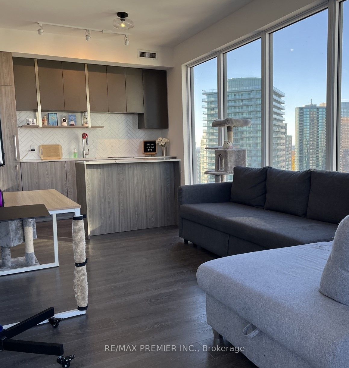 15 Holmes Ave, #1708