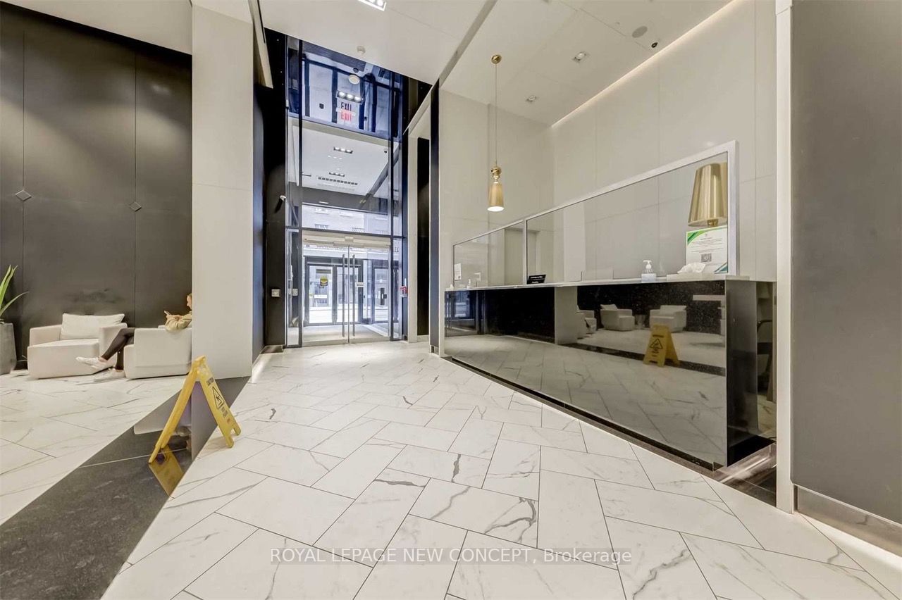 87 Peter St, #811