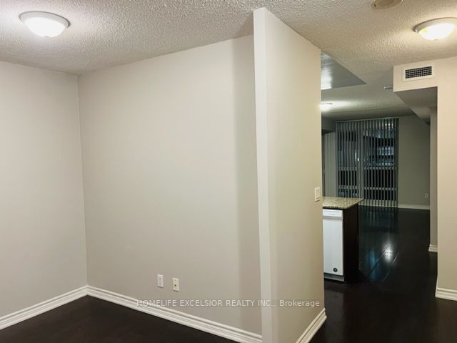 761 Bay St, #2011
