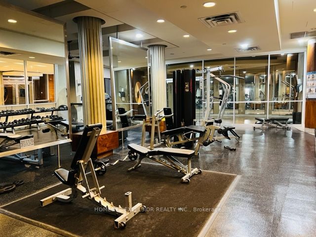 761 Bay St, #2011