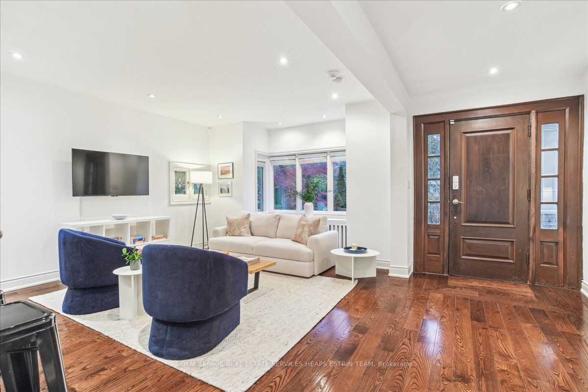 96 Chaplin Cres