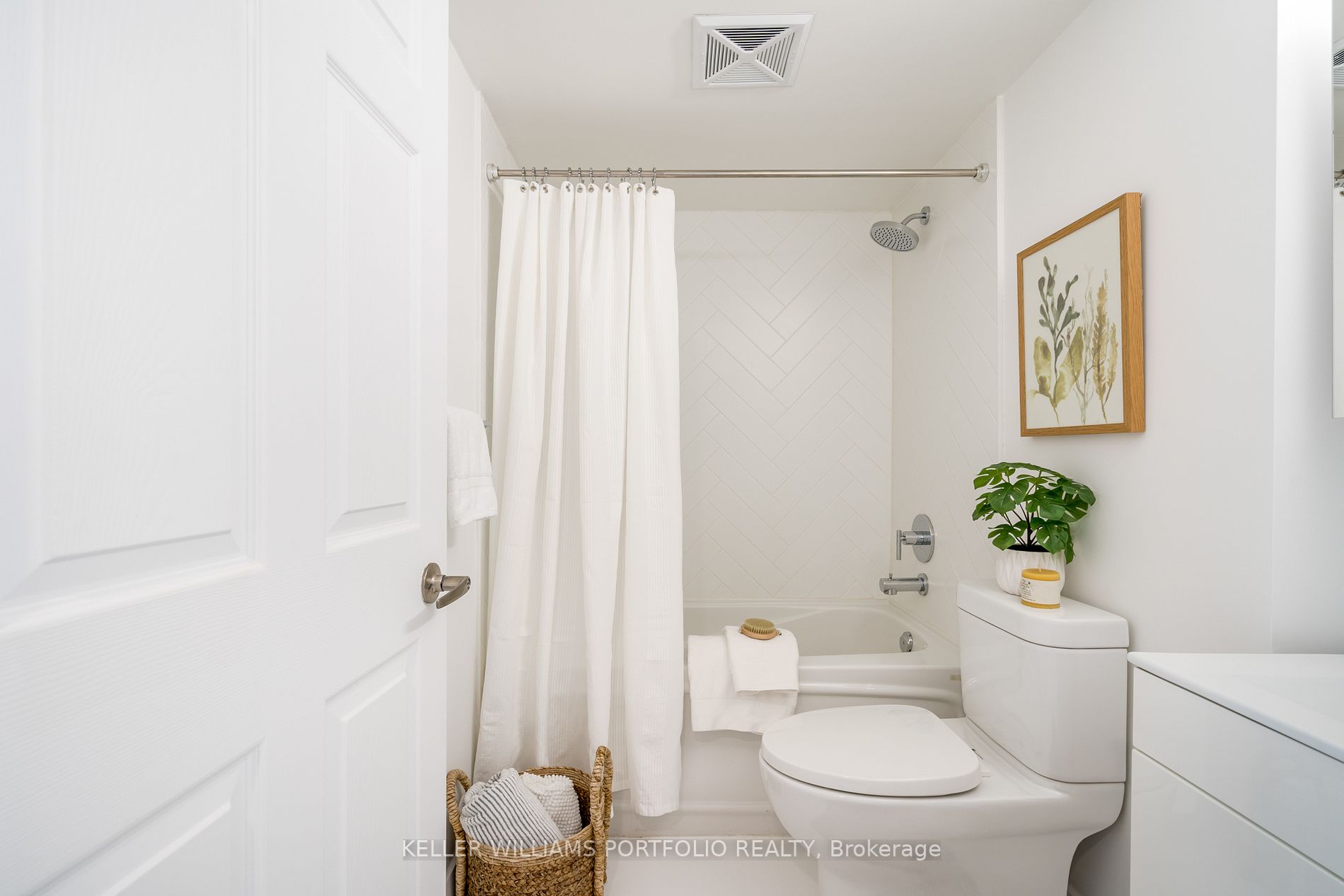 311 Richmond St E, #707