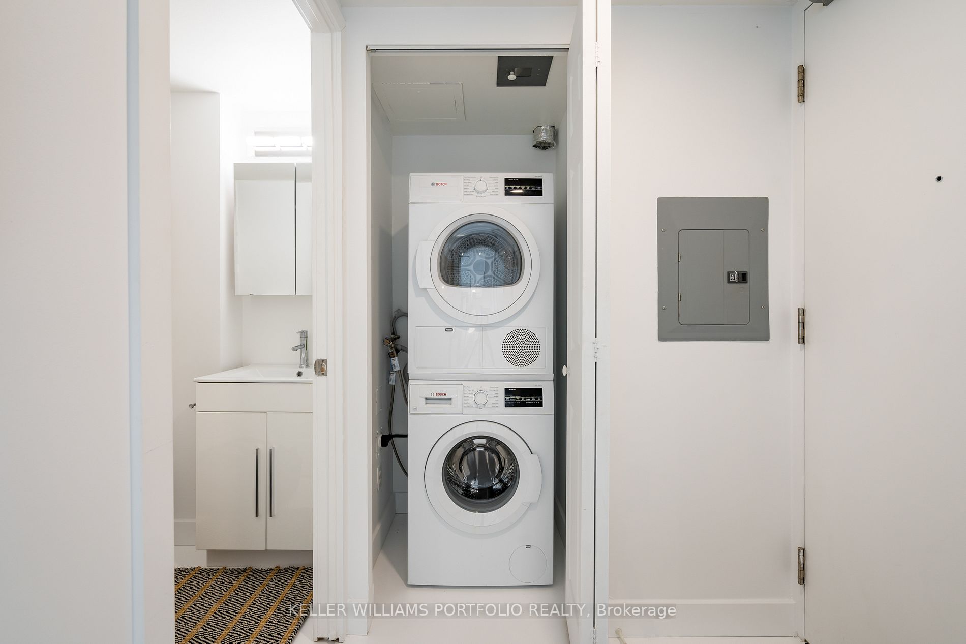311 Richmond St E, #707