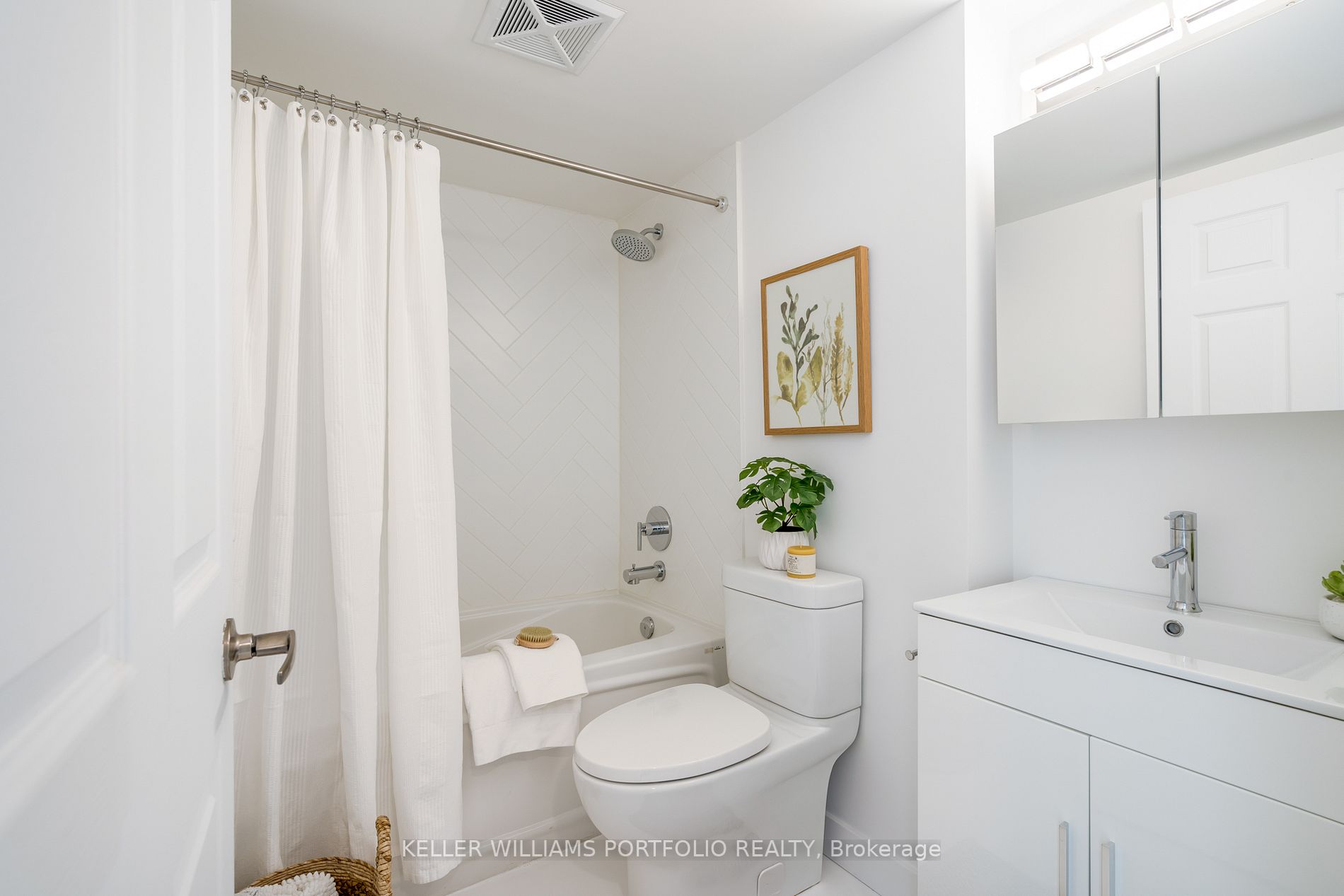 311 Richmond St E, #707