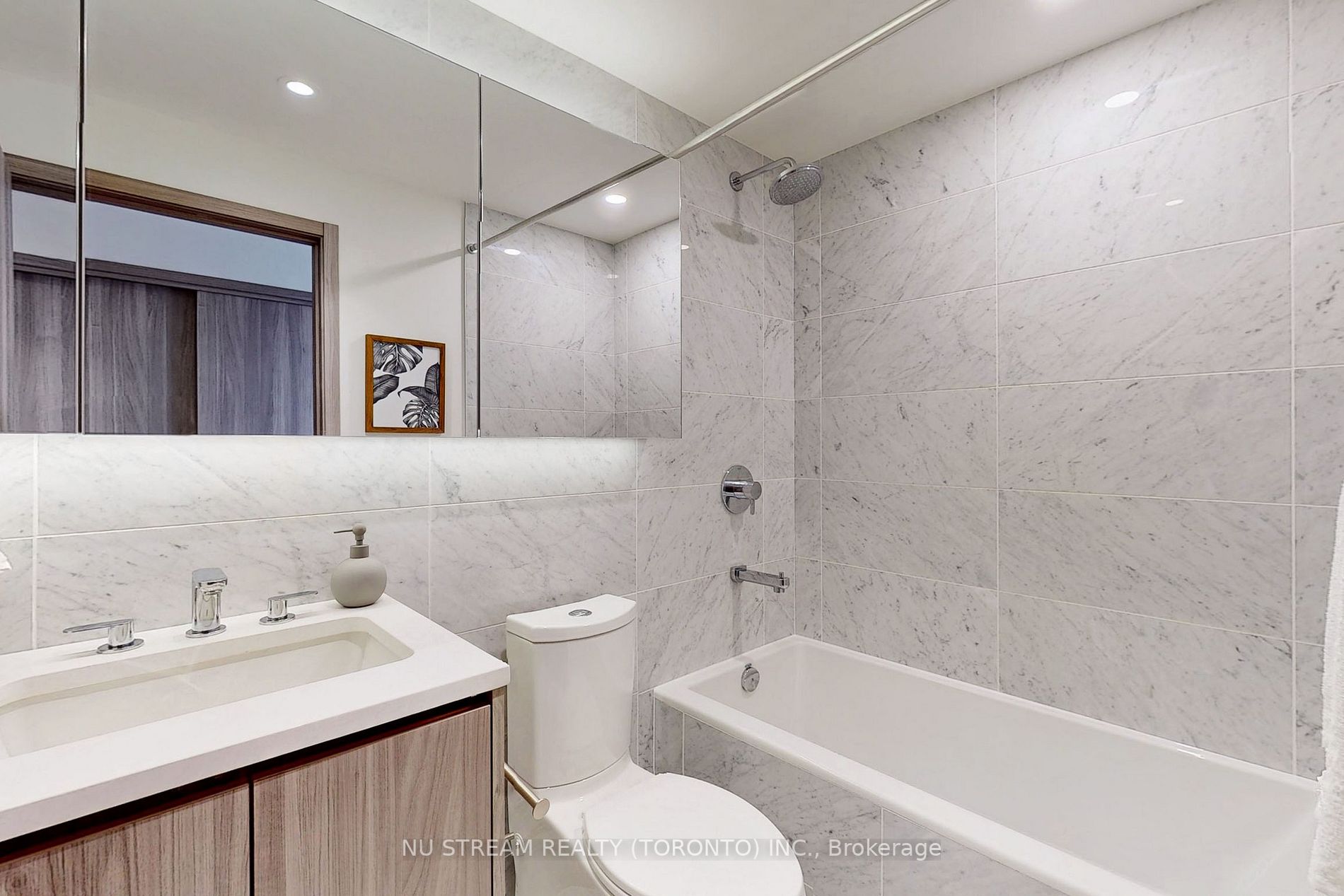 85 Mcmahon Dr, #2002