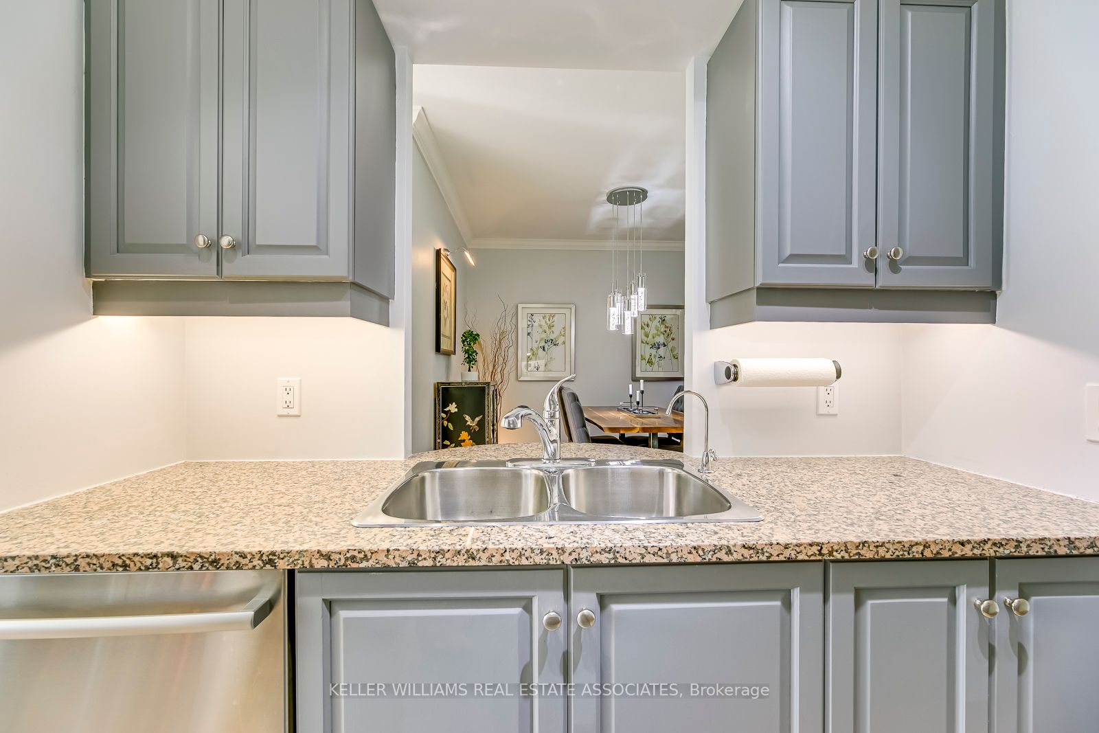 2 Edith Dr, #406