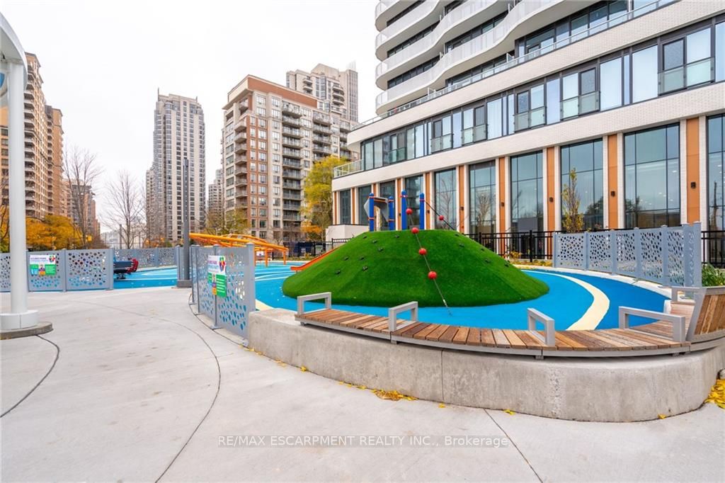 15 Holmes Ave, #709