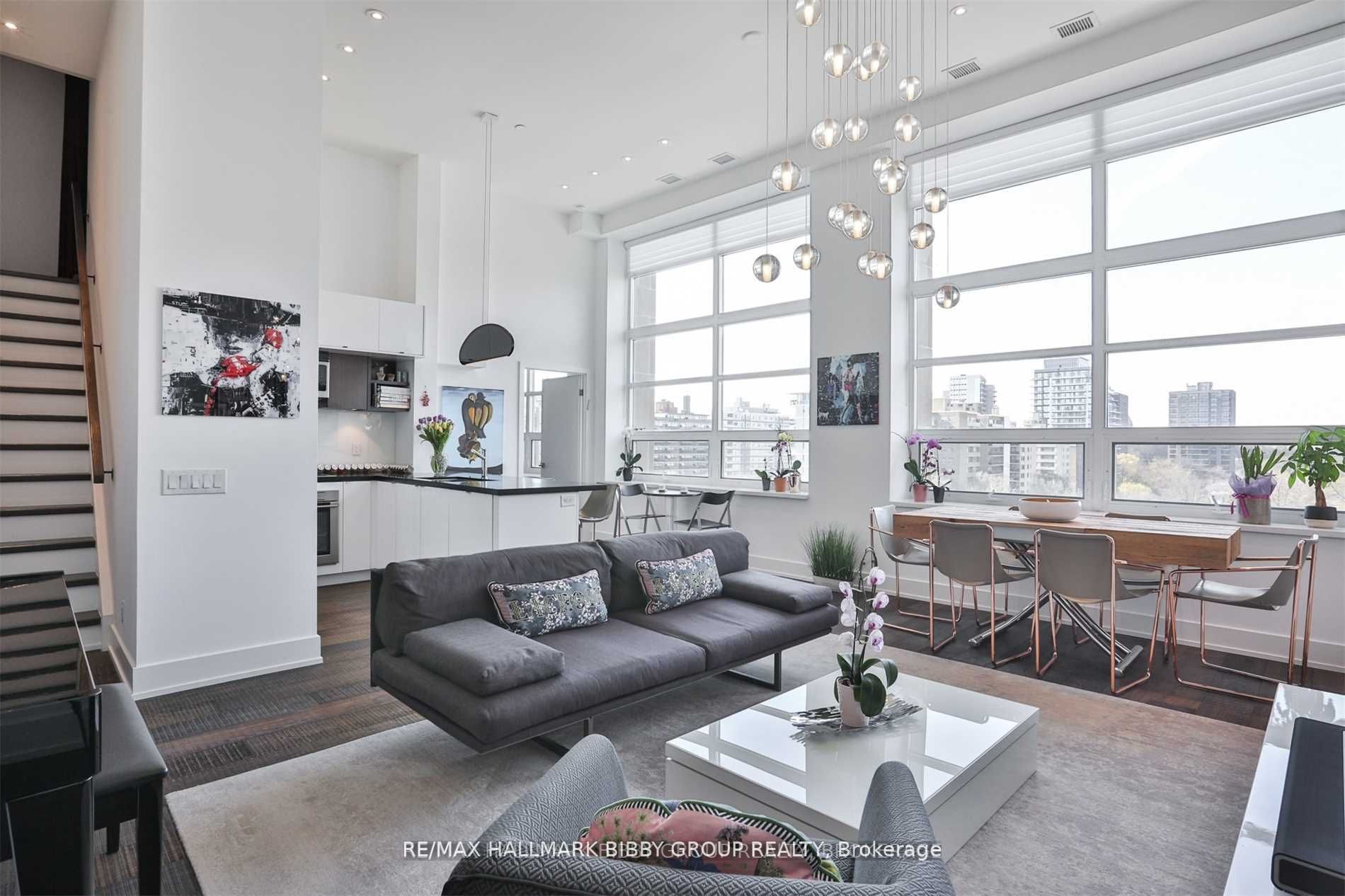 111 St Clair Ave W, #819