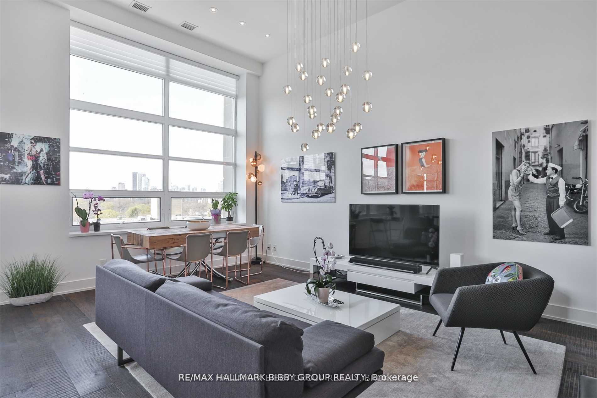 111 St Clair Ave W, #819