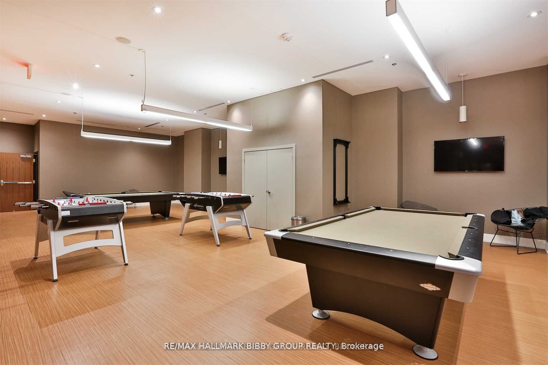 111 St Clair Ave W, #819