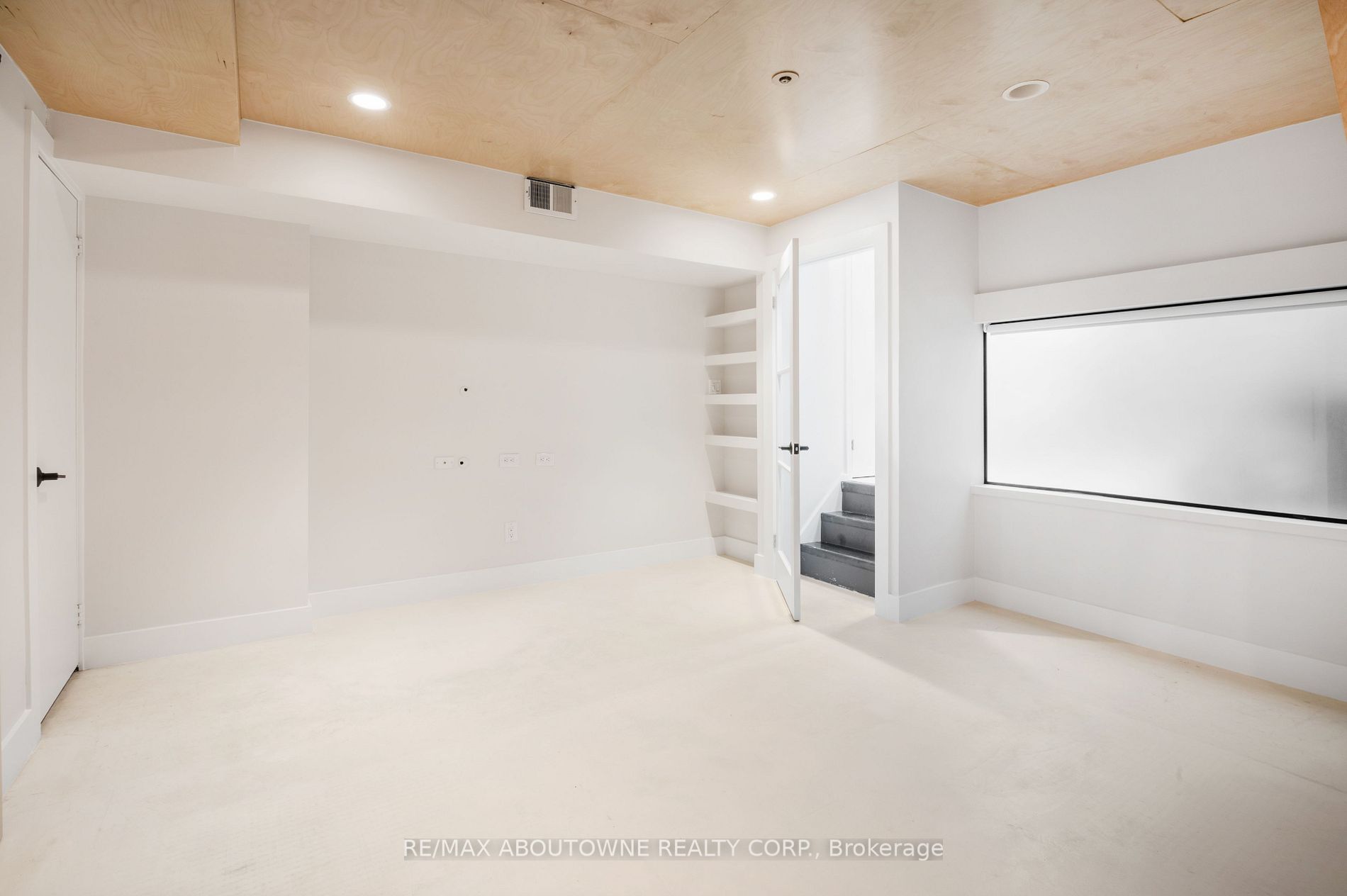 676 Richmond Street W, #105