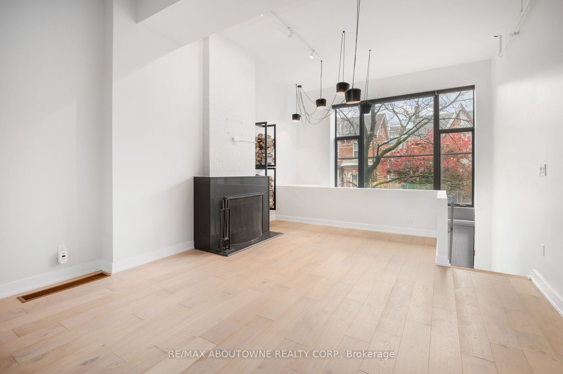 676 Richmond Street W, #105