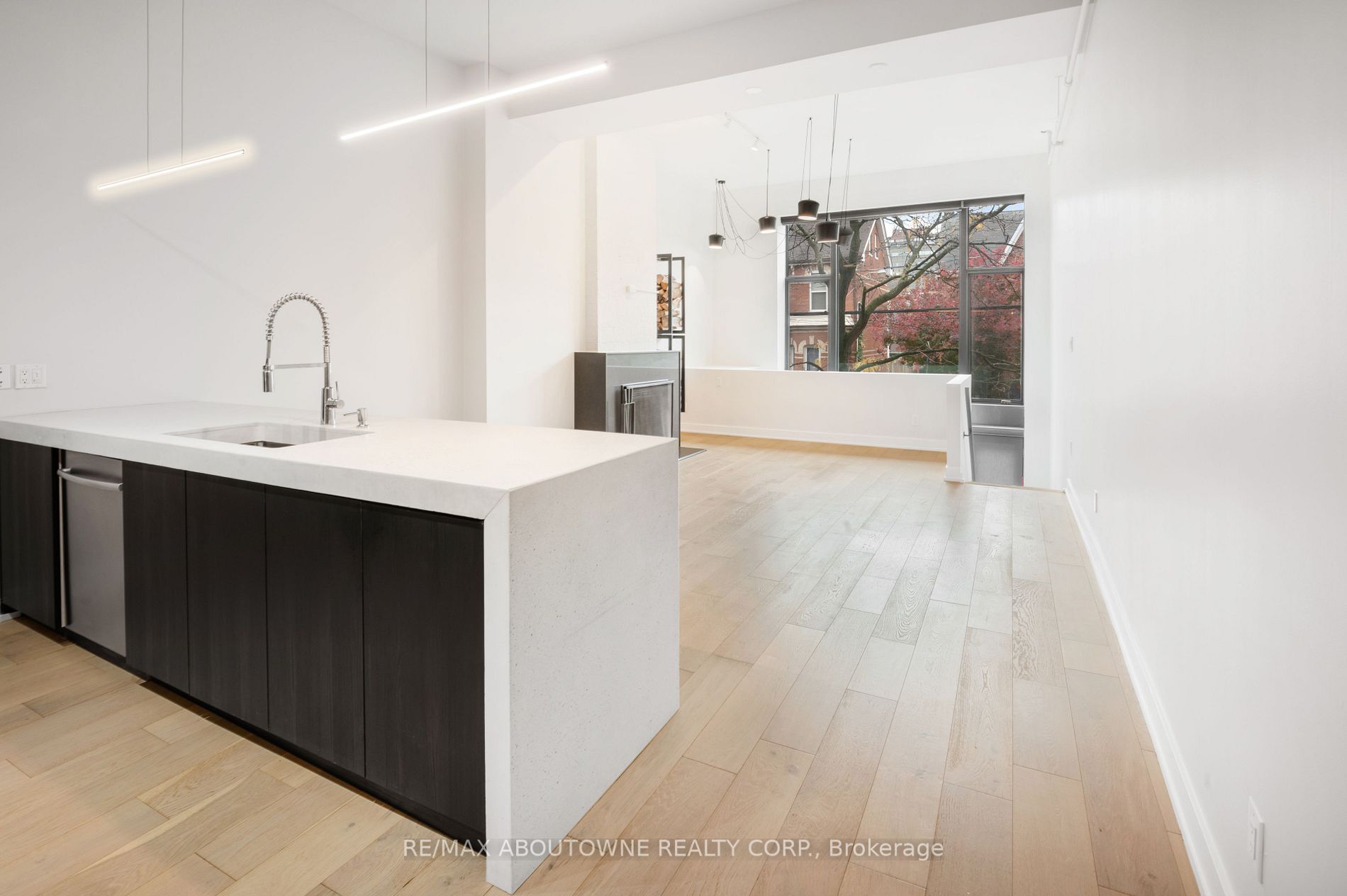 676 Richmond Street W, #105