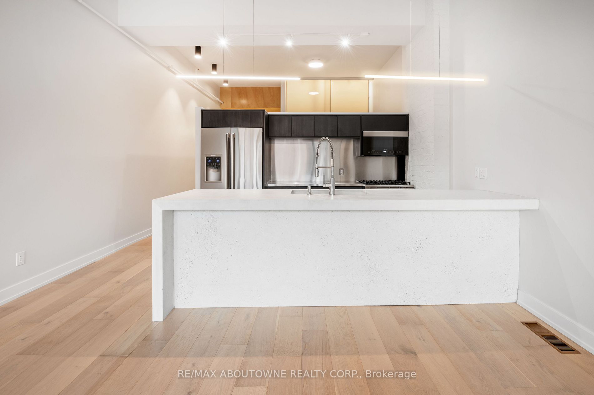 676 Richmond Street W, #105