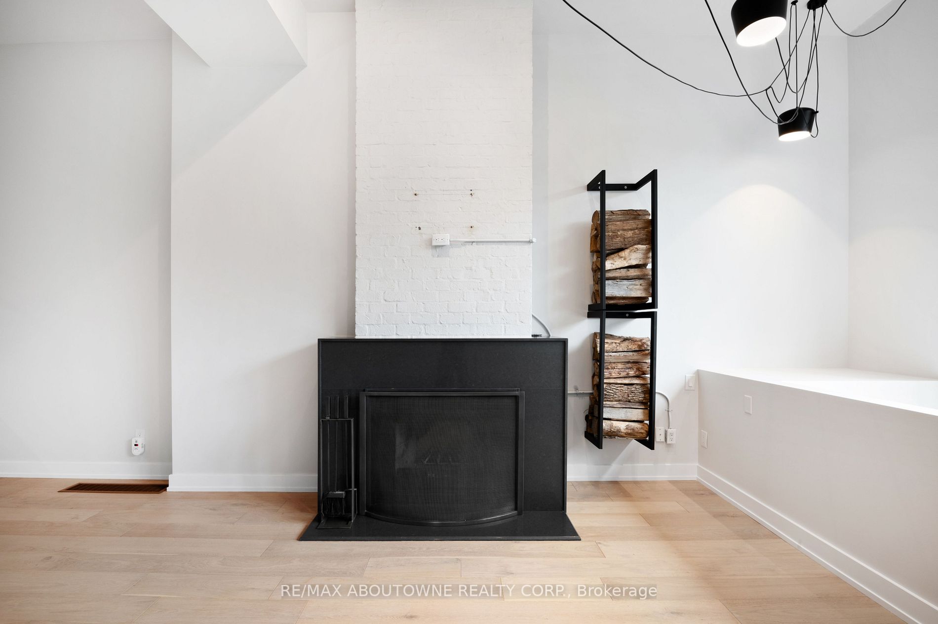 676 Richmond Street W, #105