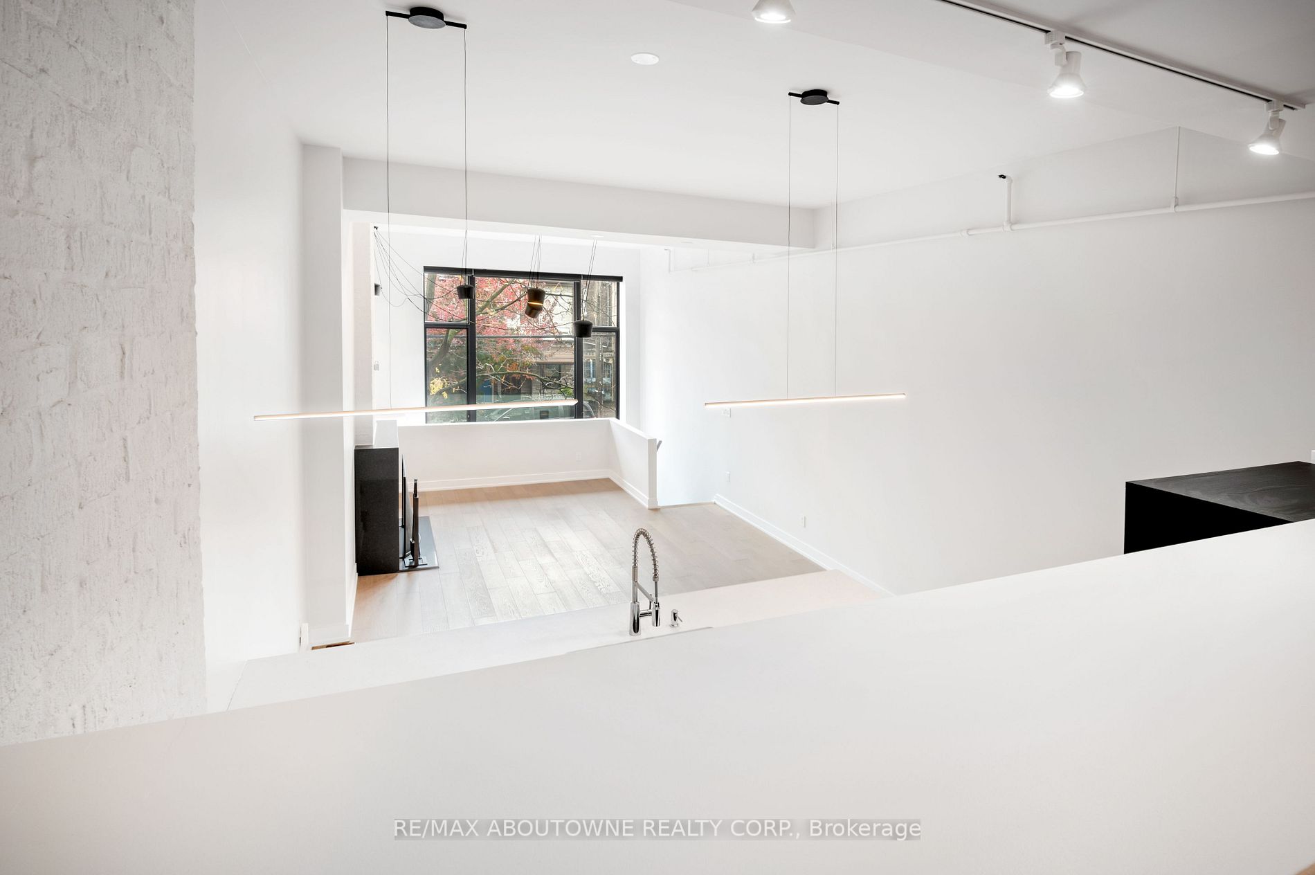 676 Richmond Street W, #105