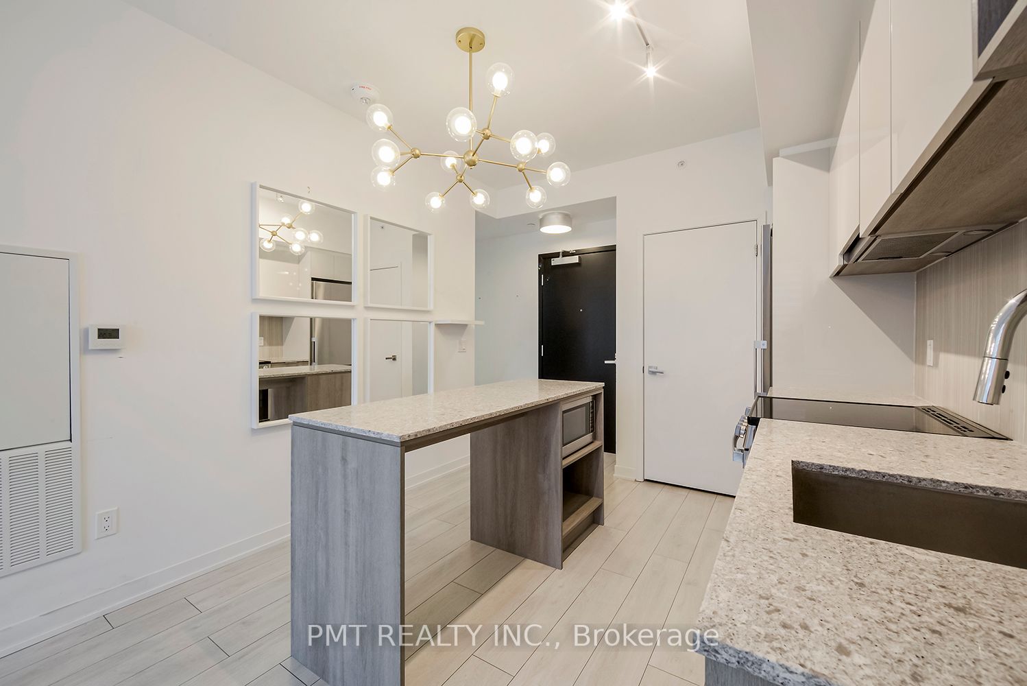 31 Tippett Rd, #712