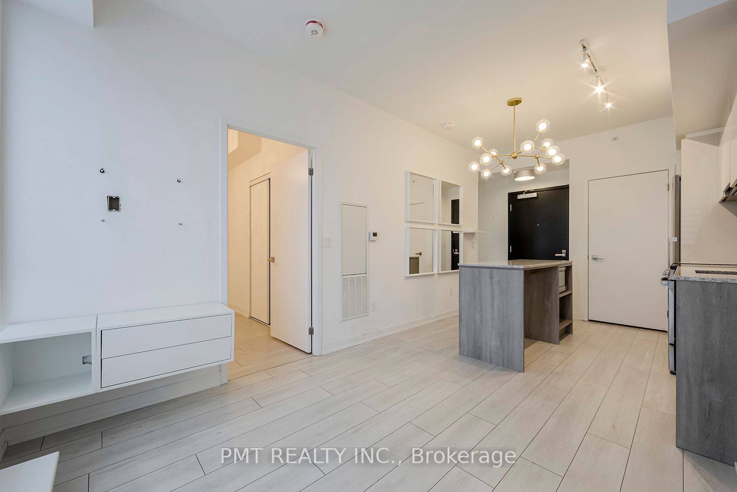 31 Tippett Rd, #712