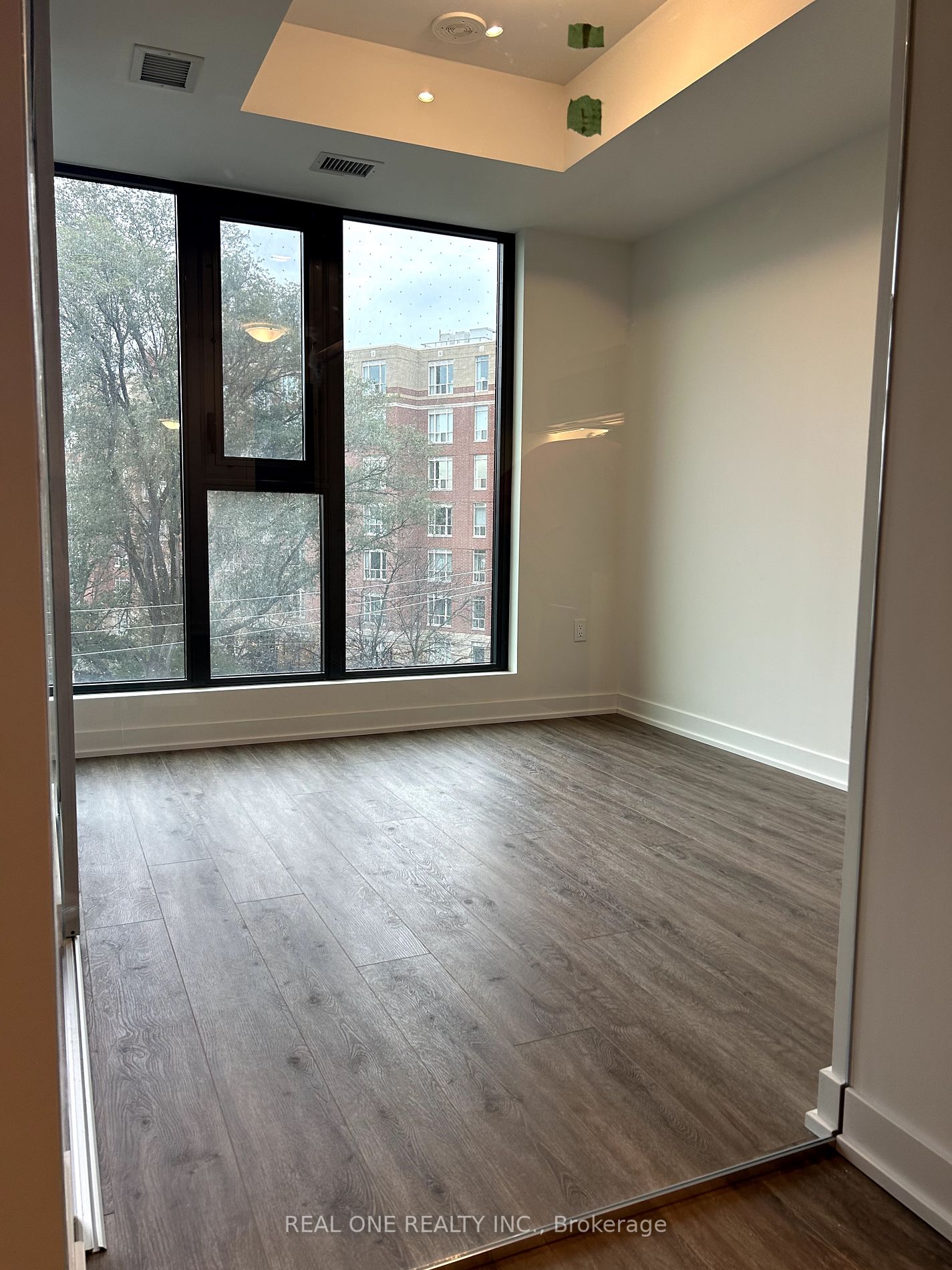 250 Lawrence Ave, #412