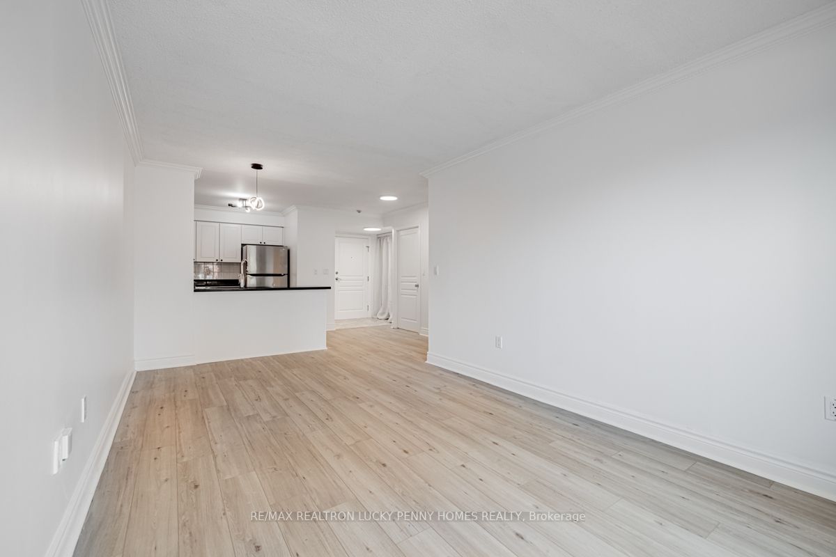 1 Hycrest Ave, #203