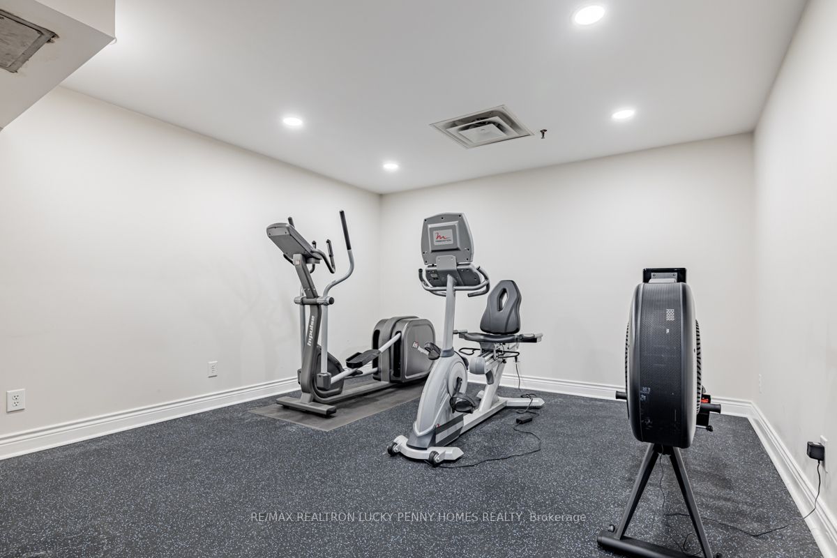1 Hycrest Ave, #203