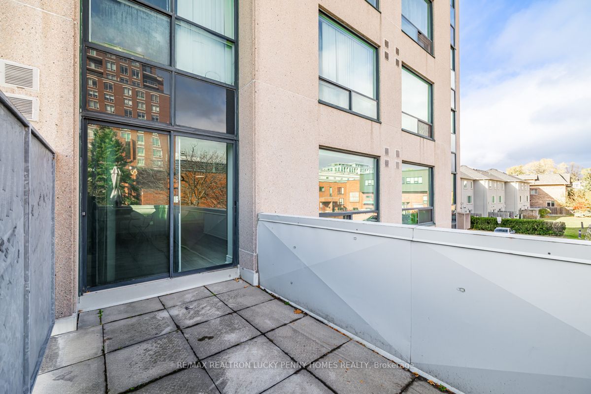1 Hycrest Ave, #203