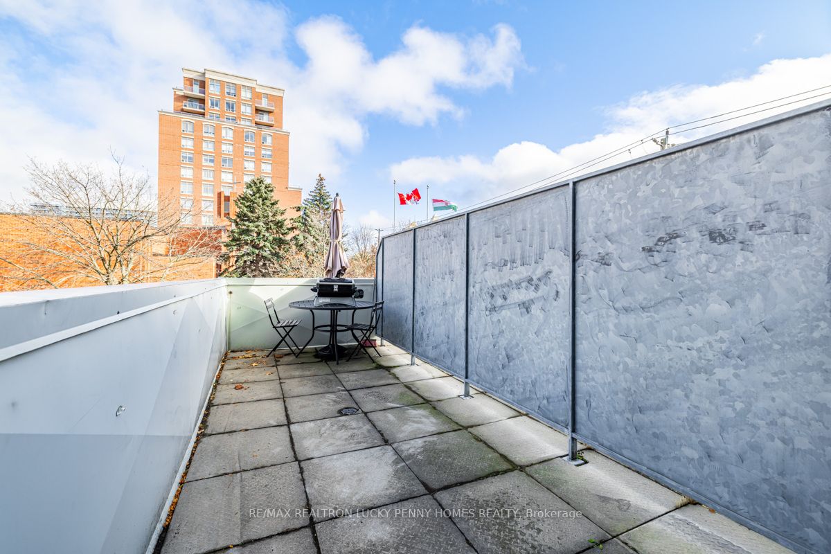 1 Hycrest Ave, #203