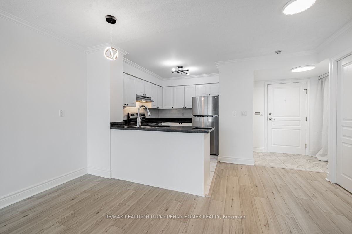 1 Hycrest Ave, #203