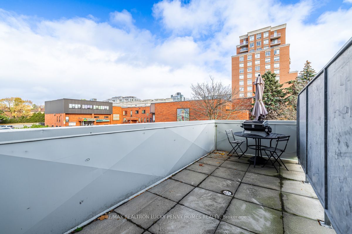 1 Hycrest Ave, #203