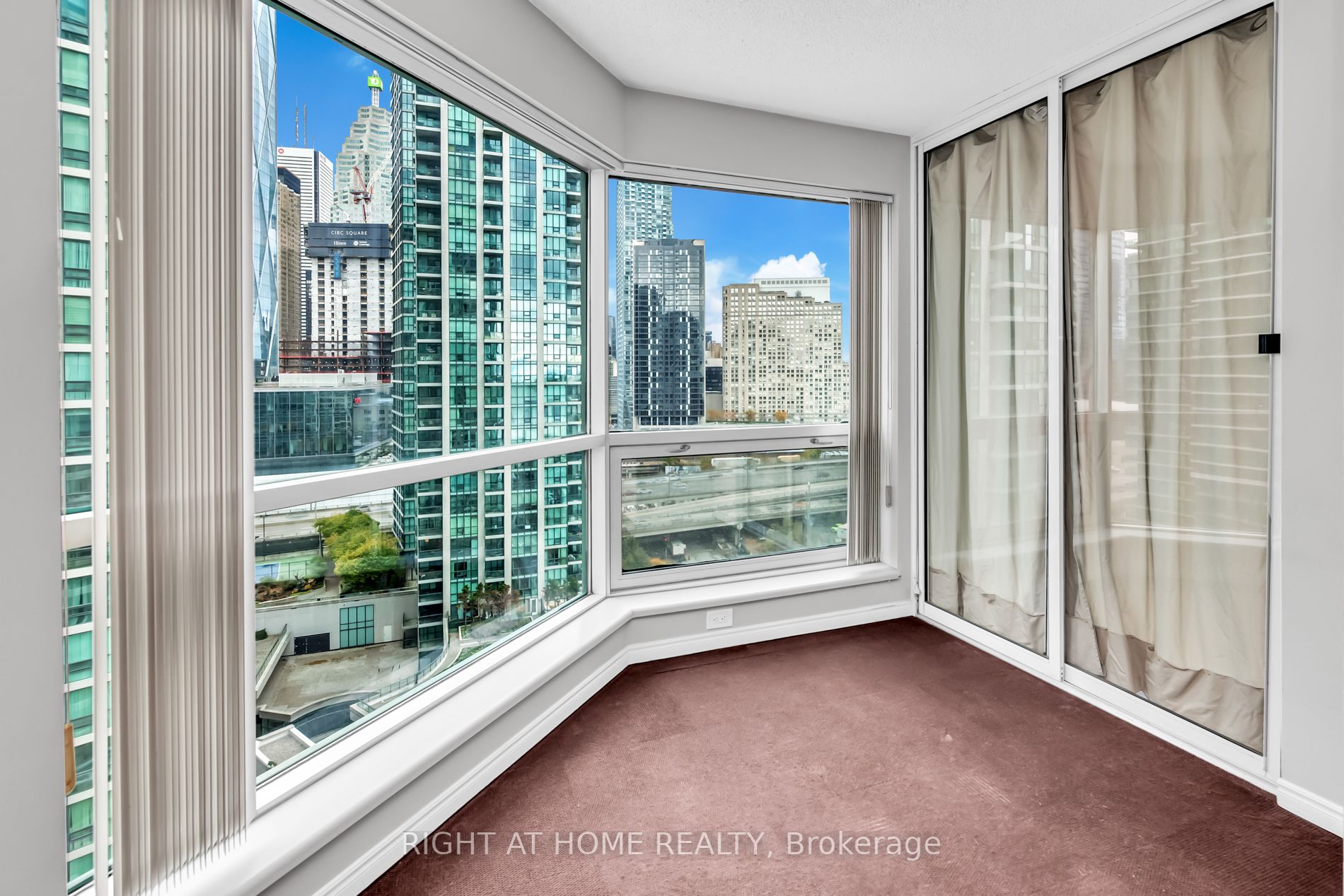 10 Yonge St, #1706