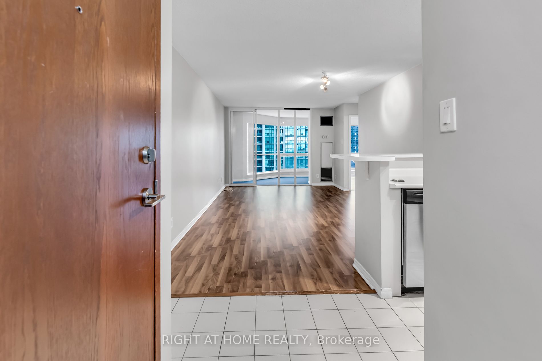 10 Yonge St, #1706