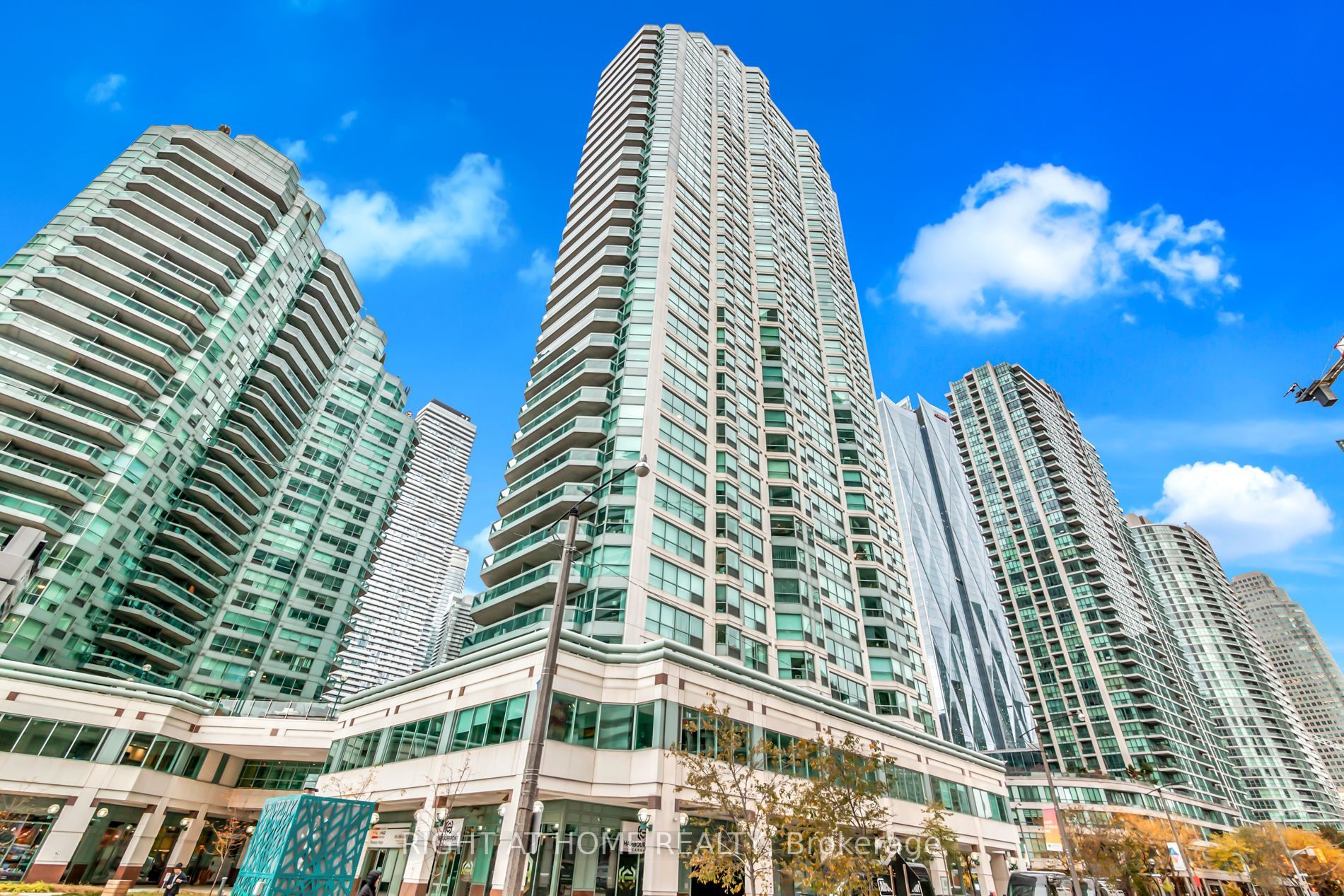 10 Yonge St, #1706