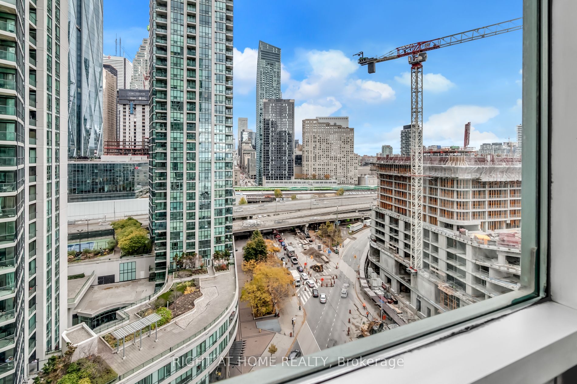 10 Yonge St, #1706