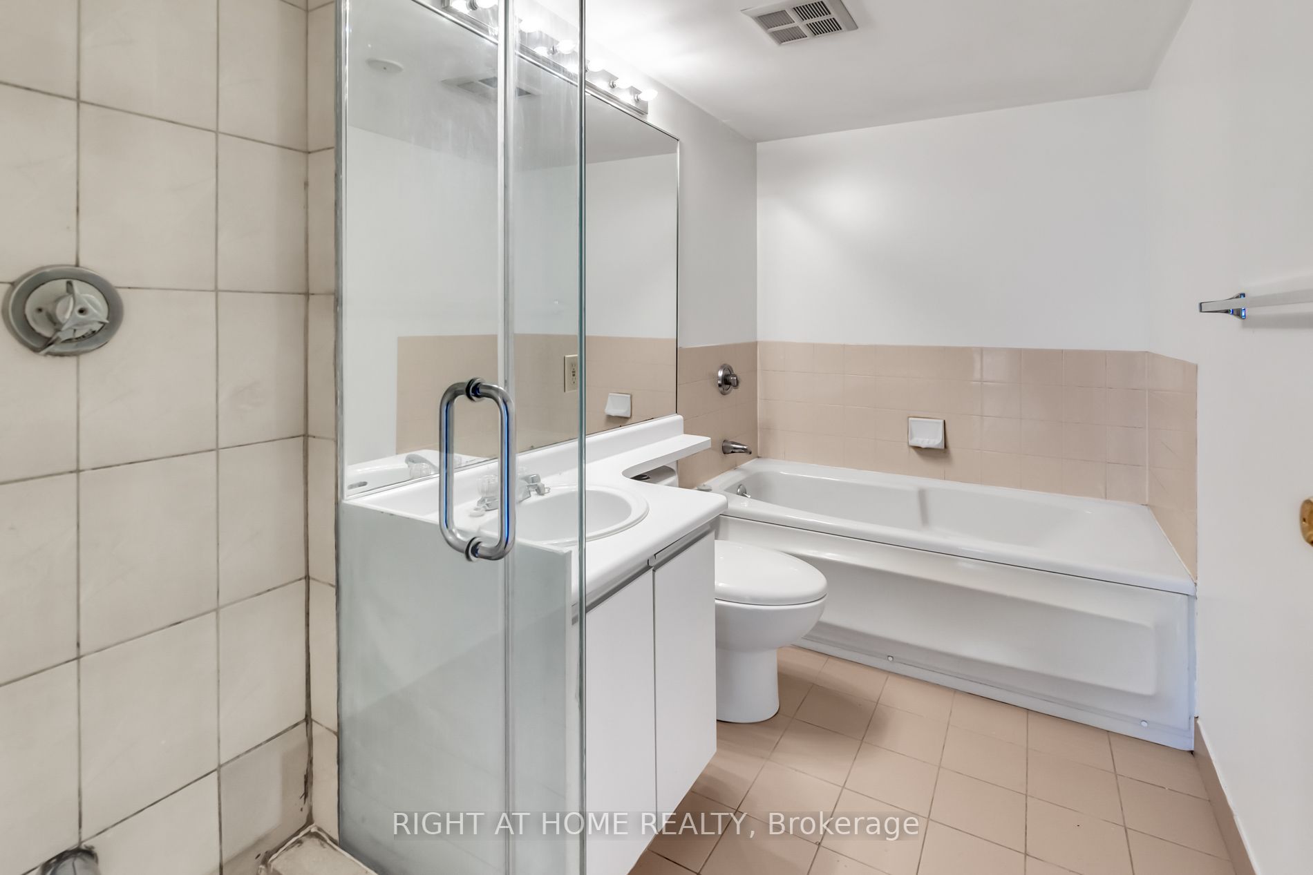 10 Yonge St, #1706