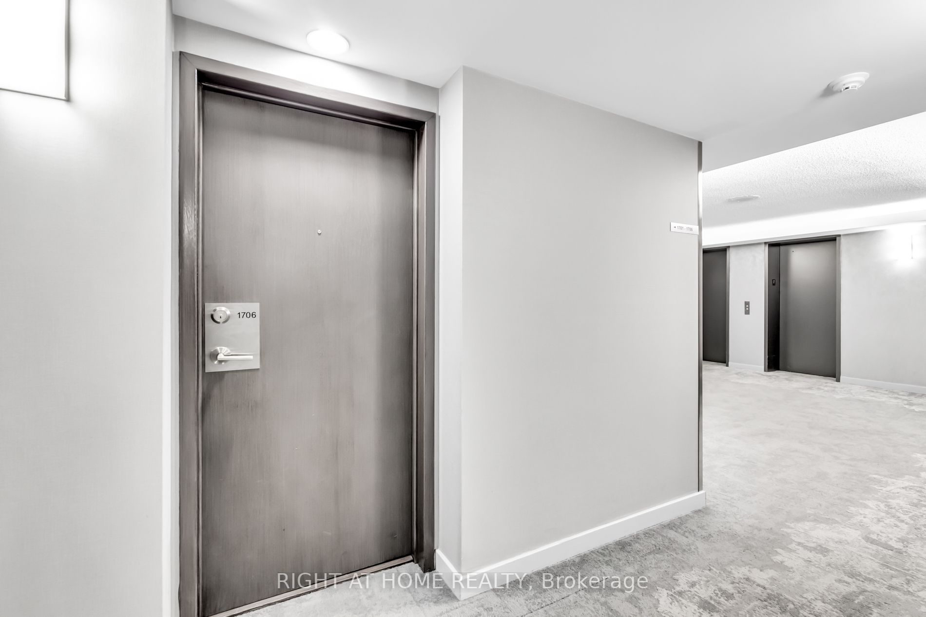 10 Yonge St, #1706