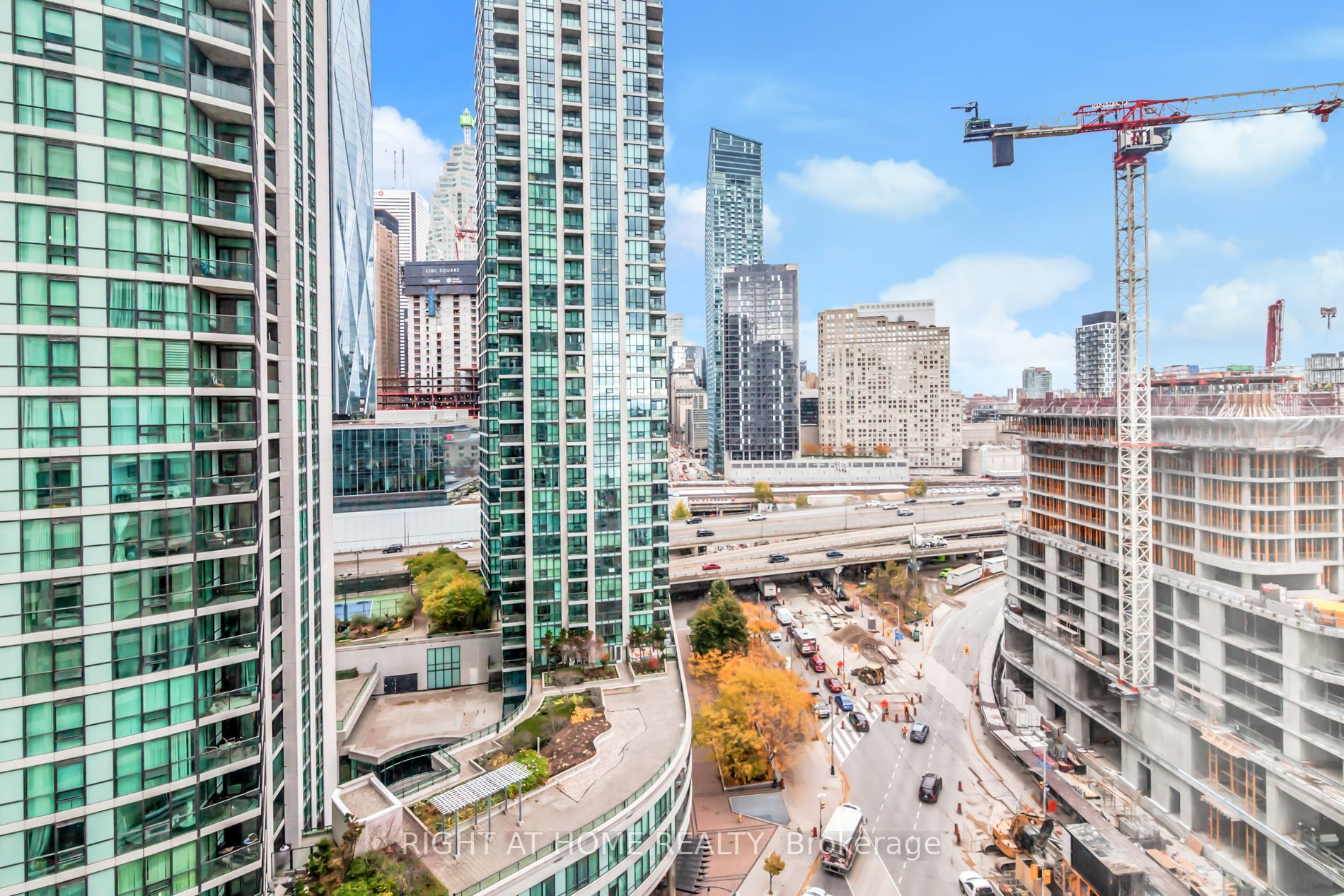10 Yonge St, #1706