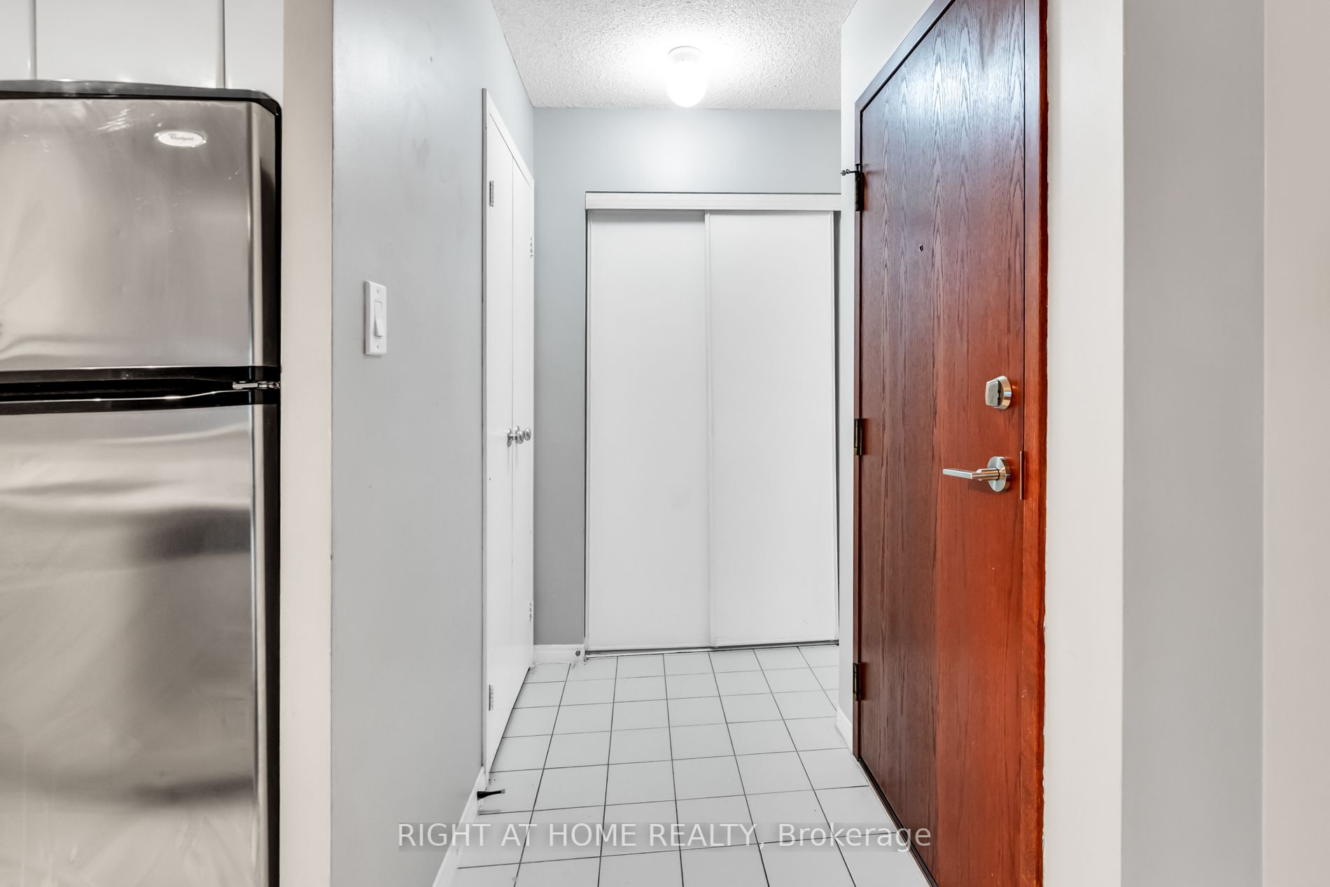 10 Yonge St, #1706