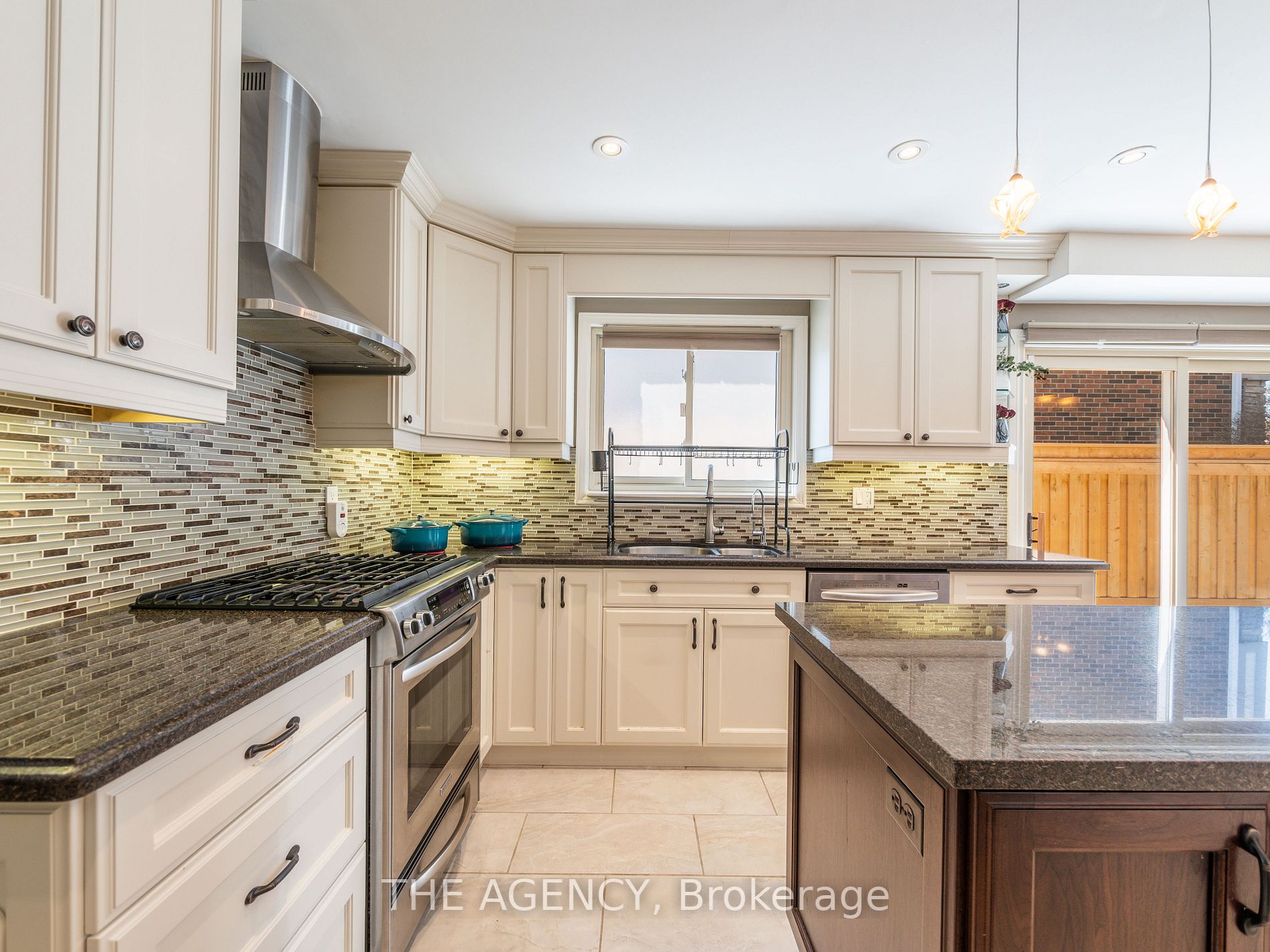 48 Caravan Dr
