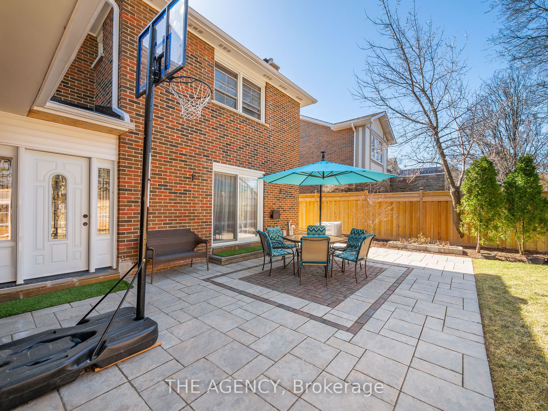 48 Caravan Dr