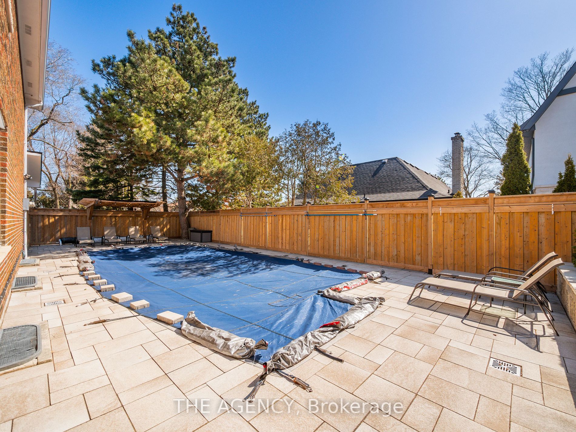48 Caravan Dr