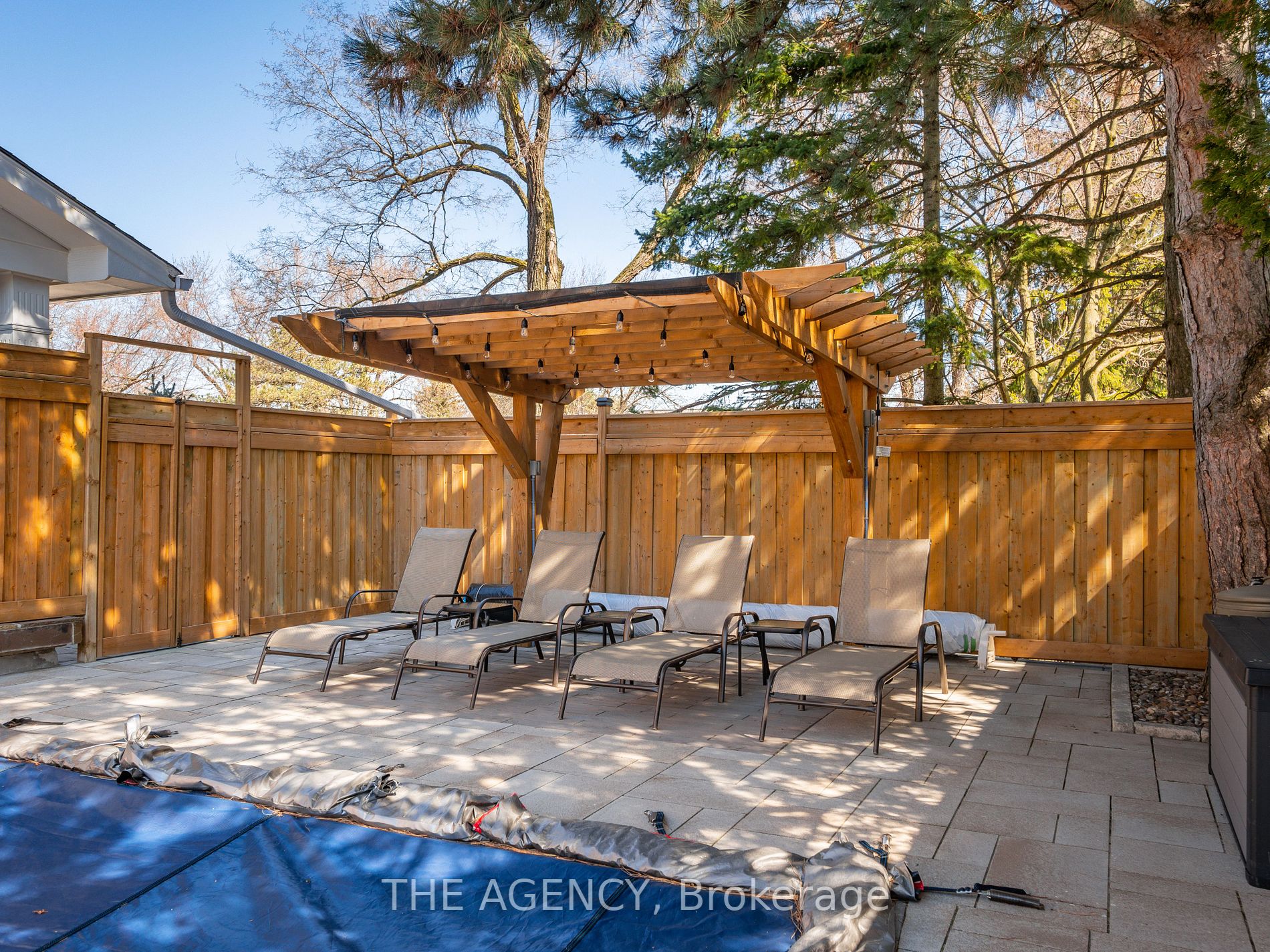 48 Caravan Dr