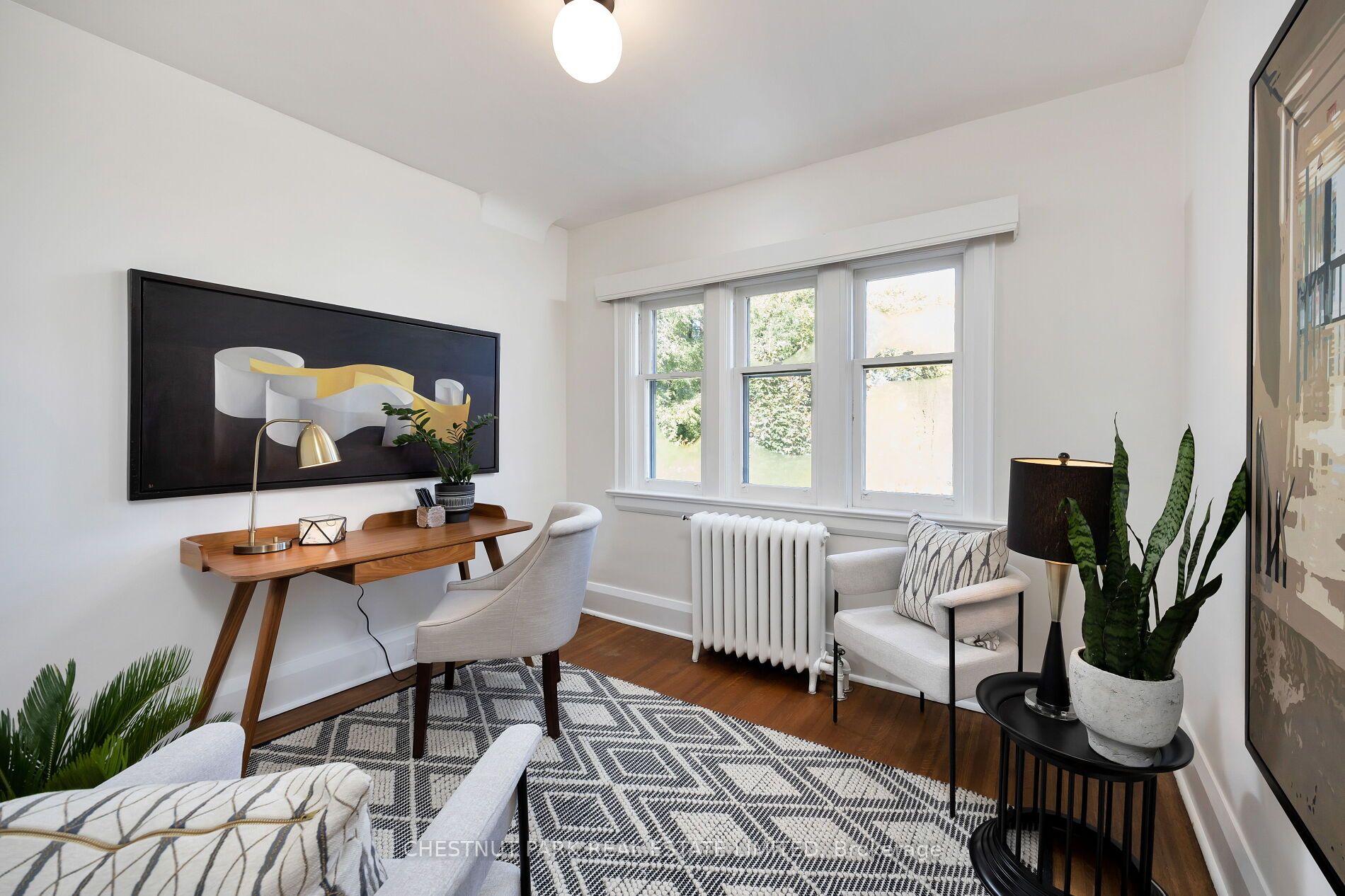132 Hillsdale Ave W
