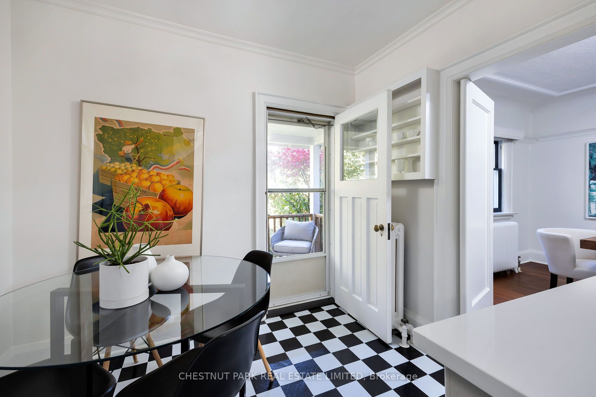 132 Hillsdale Ave W