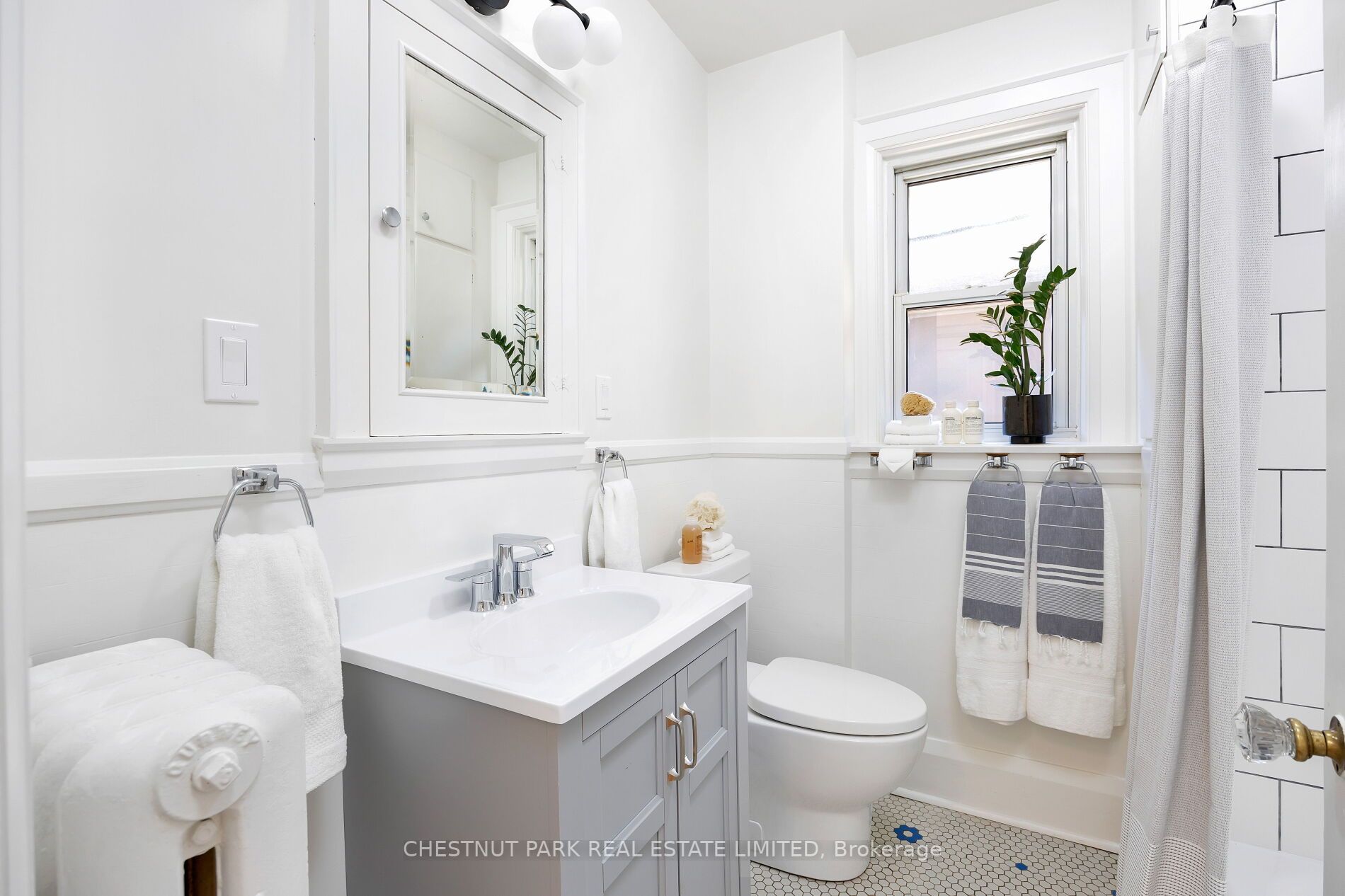 132 Hillsdale Ave W