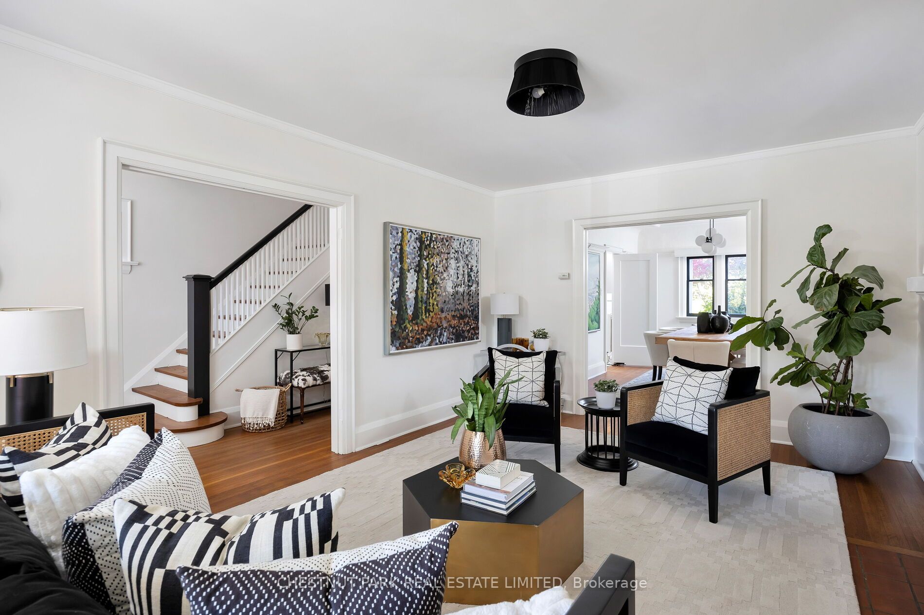 132 Hillsdale Ave W