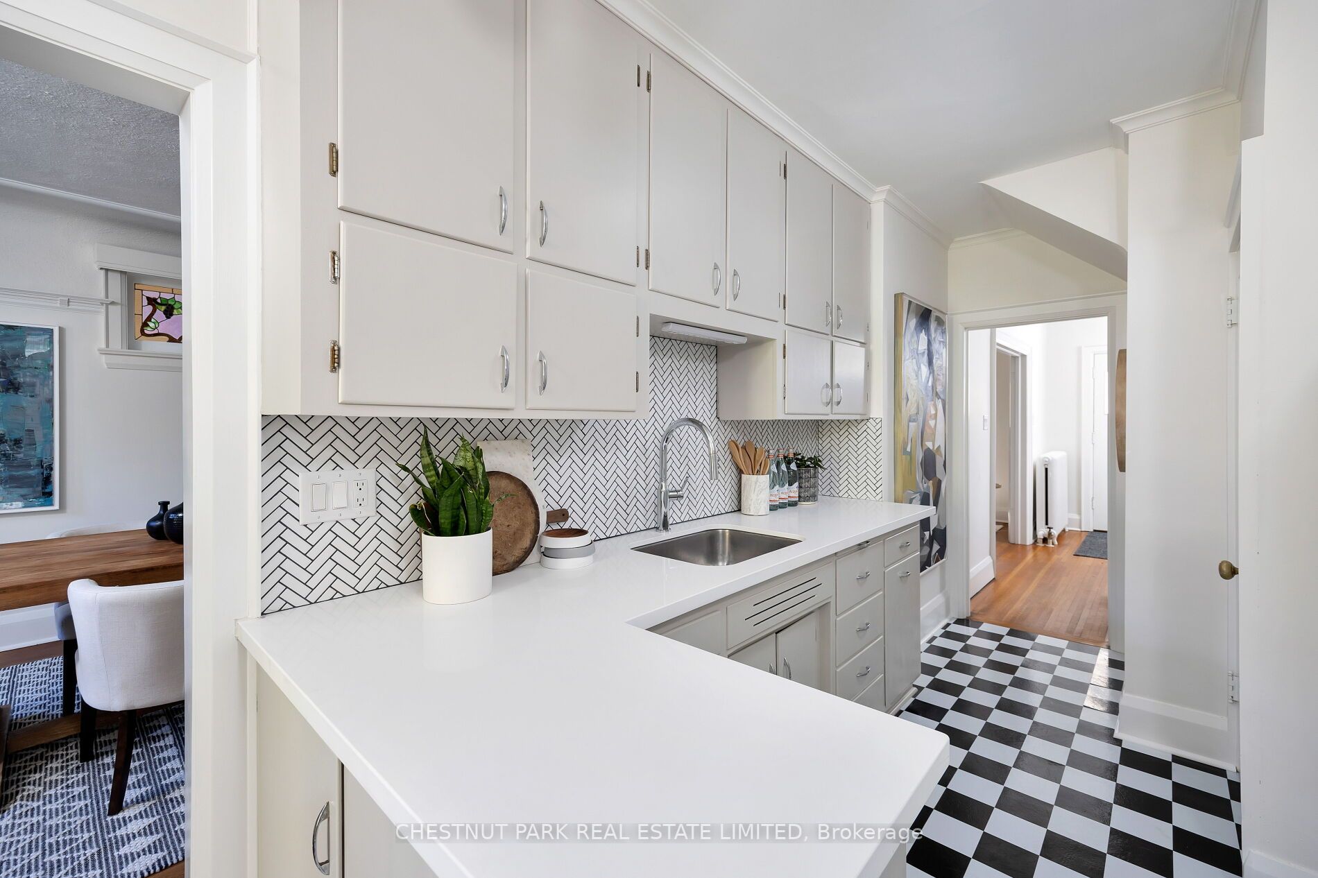 132 Hillsdale Ave W
