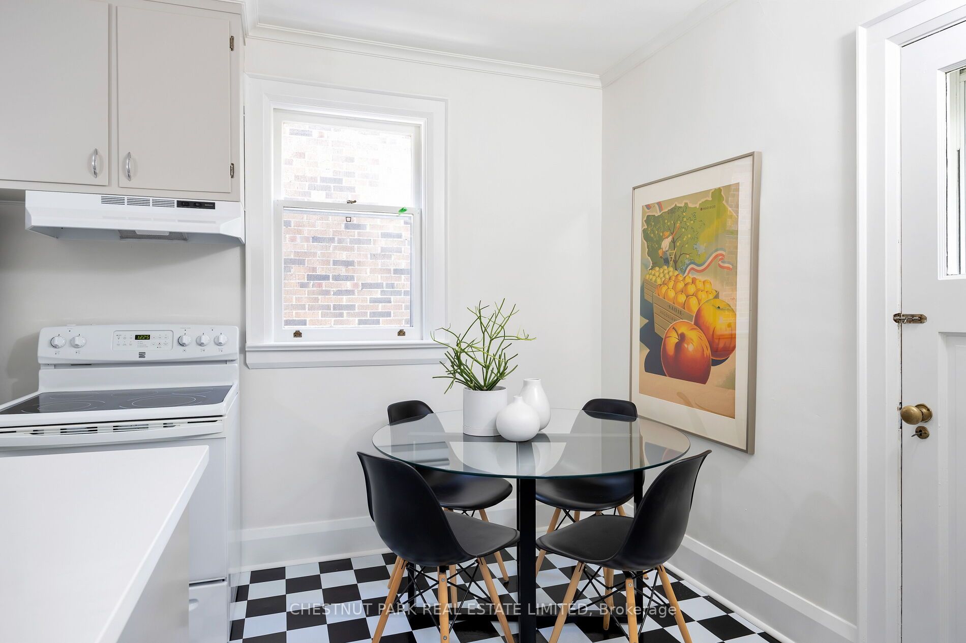 132 Hillsdale Ave W
